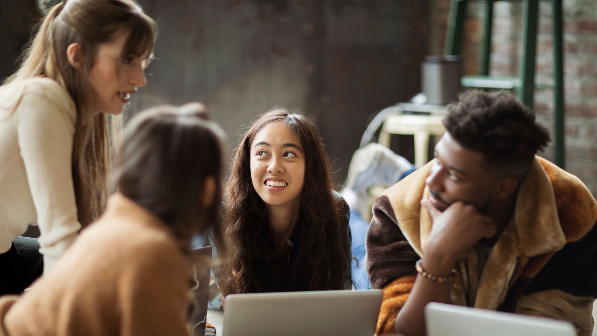 22_4-Ways-Informal-Communication-Can-Help-Your-Company 22_4-Ways-Informal-Communication-Can-Help-Your-Company