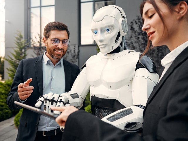 robot-with-businessmen-on-the-street-near-the-build robot-with-businessmen-on-the-street-near-the-build