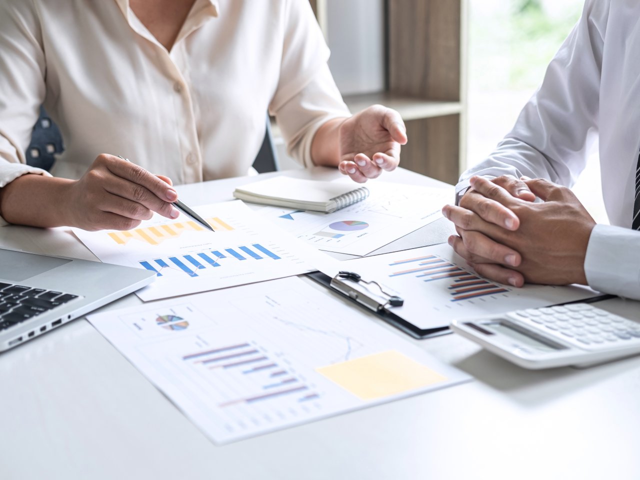 group-of-business-leader-team-conference-on-meetin-2026-01-05-05-05-43-utc