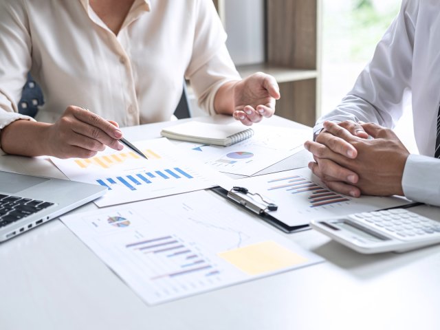 group-of-business-leader-team-conference-on-meetin-2026-01-05-05-05-43-utc