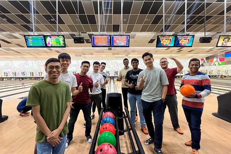 99x Malaysian staff bowling